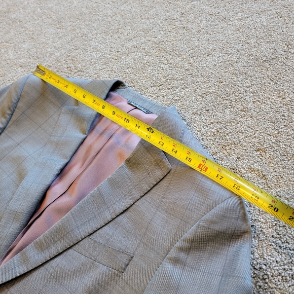 Ermenegildo Zegna 2-Piece Suit, Beige Checks, Size 42R - Picture 9 of 15